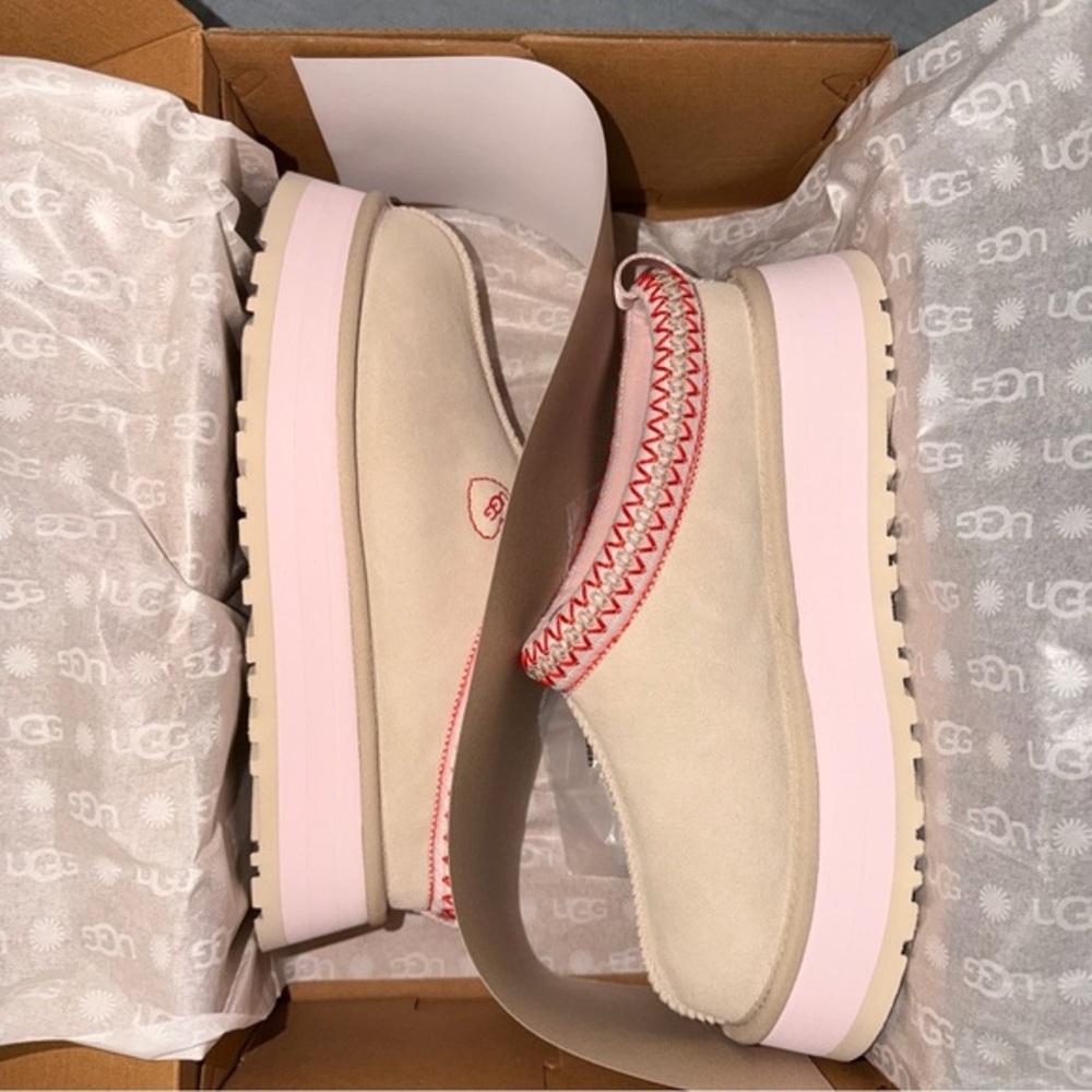 UGG Tazz Love 26 - LIMITED EDITION - Platform Shoes - Size 8 Women’s